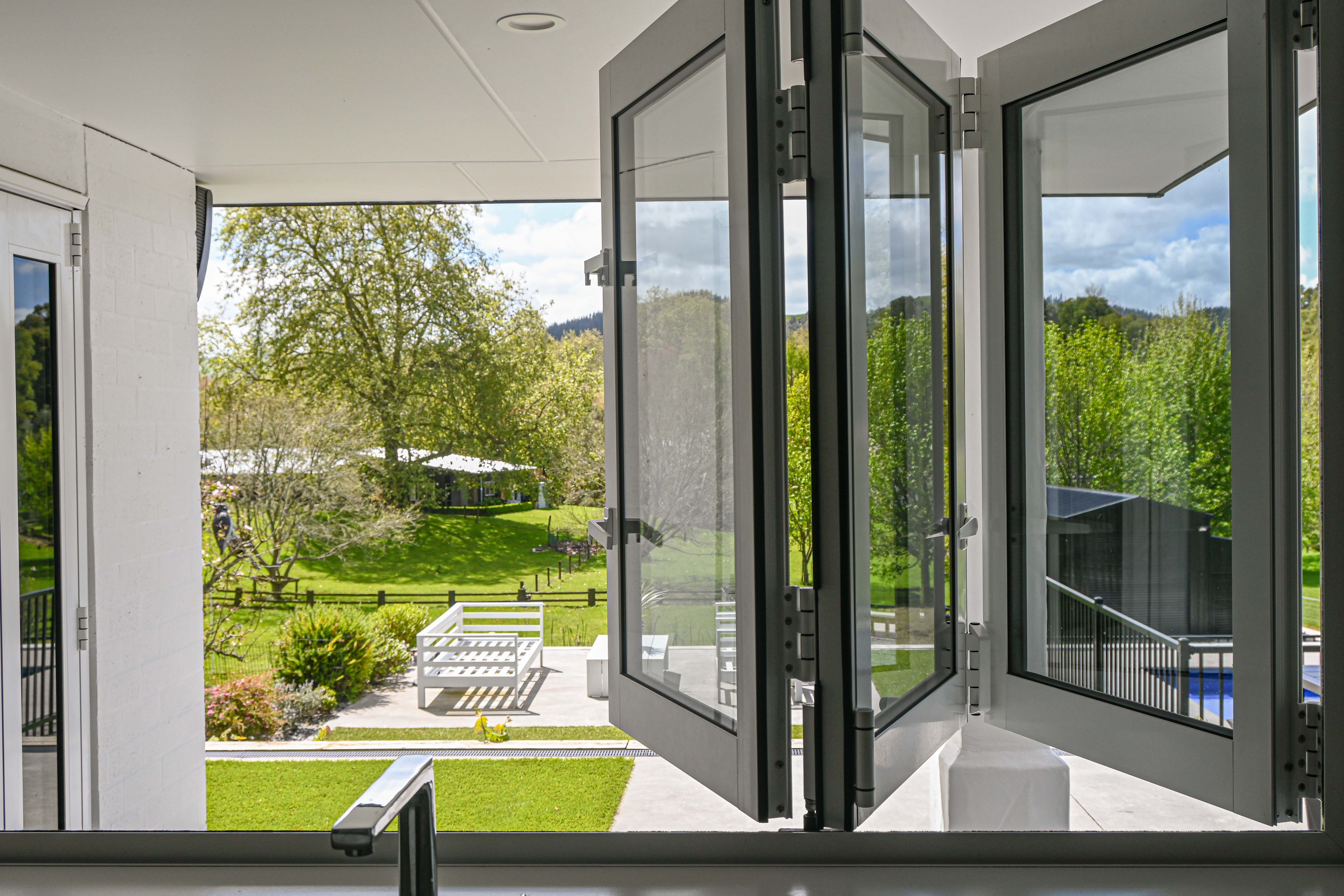Choosing the Right Windows: Bifold vs. Sliding in New Zealand Homes