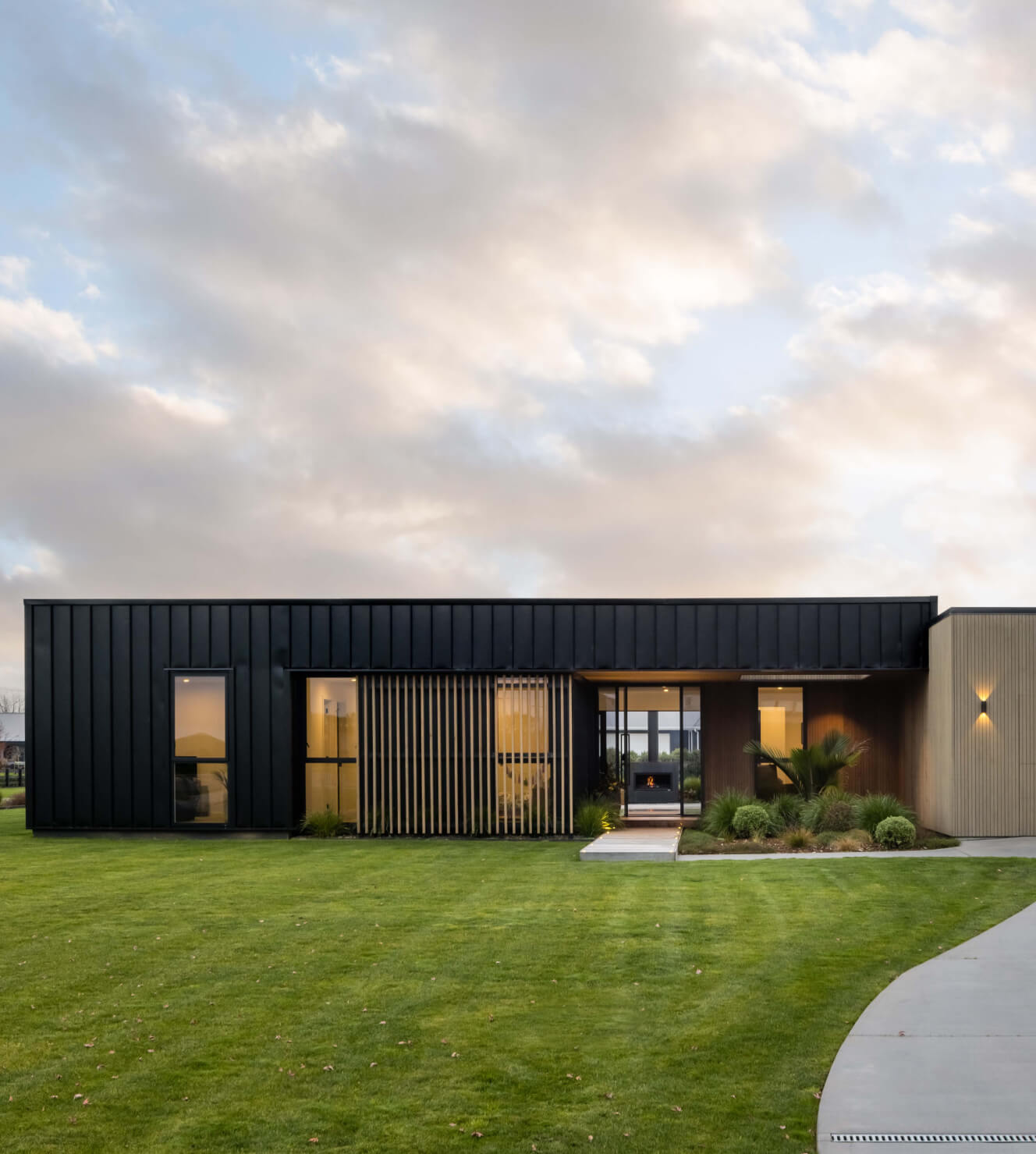 Duco Duco windows and oors with glass panels in a house setting