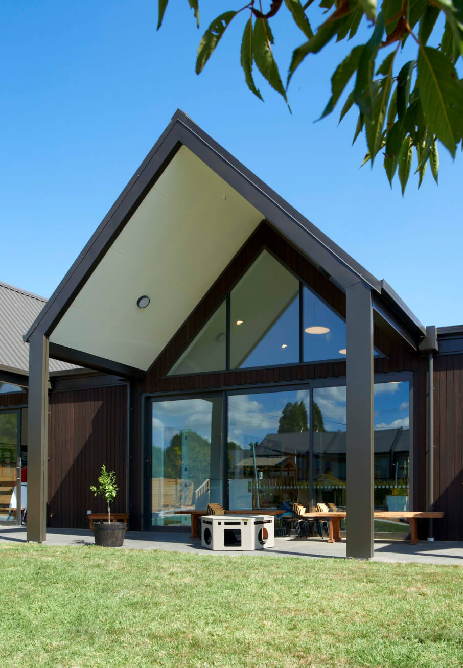 Duco wall of windows opening into a garden setting